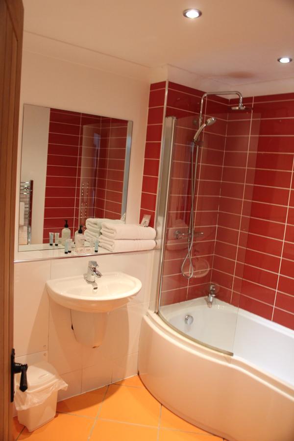 Rooms @ The Rock And Fountain Newport (Gwent) Bagian luar foto