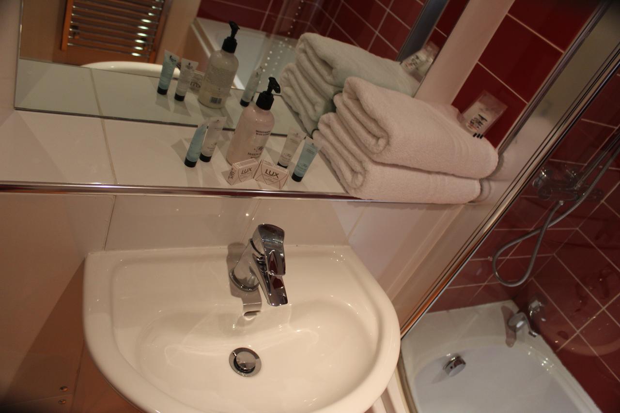 Rooms @ The Rock And Fountain Newport (Gwent) Bagian luar foto