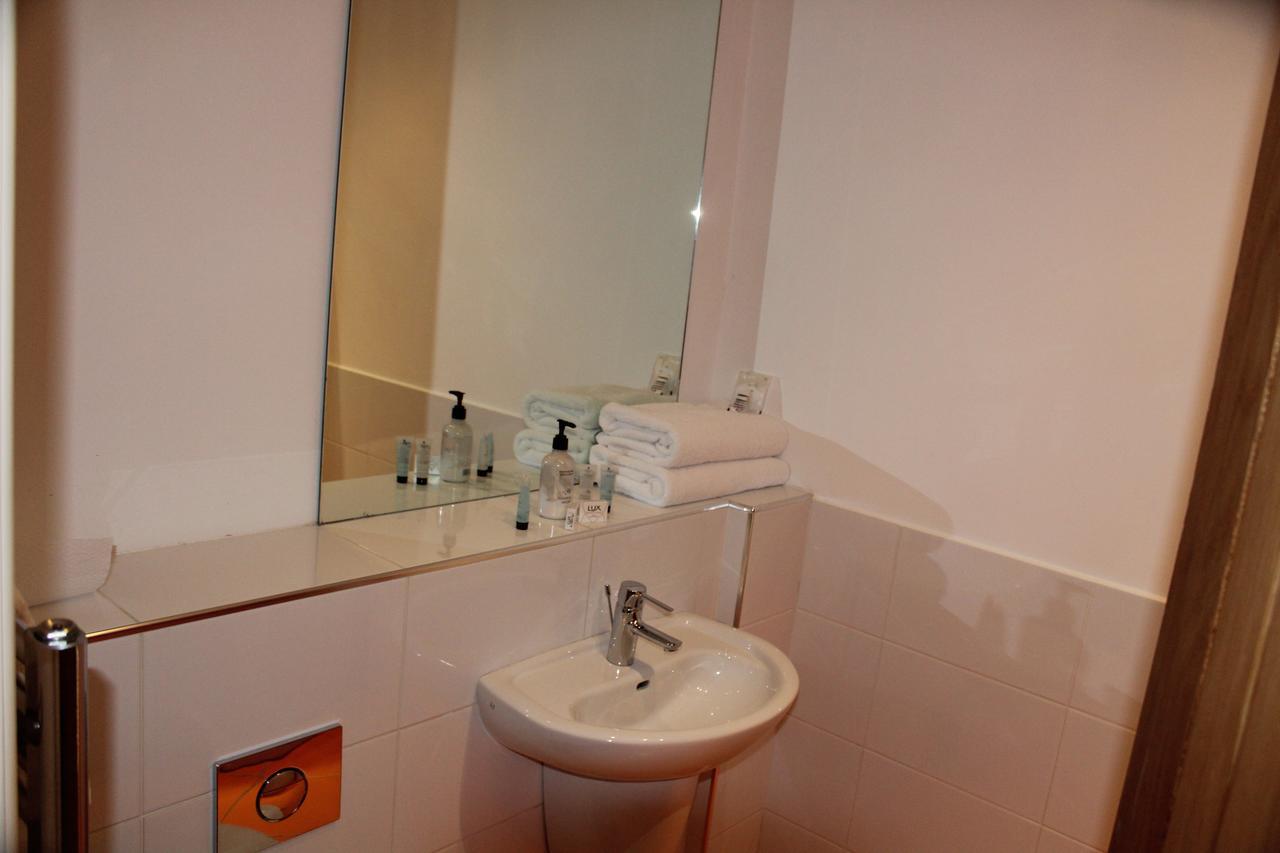 Rooms @ The Rock And Fountain Newport (Gwent) Bagian luar foto